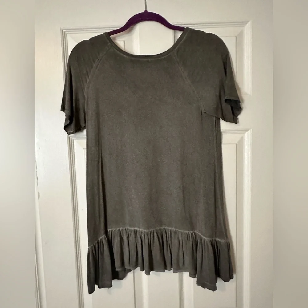 Asymmetrical Ruffle Top - Picture 3 of 5